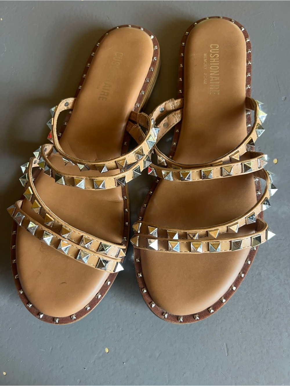 Cushionaire size 9. Nude colored slides.